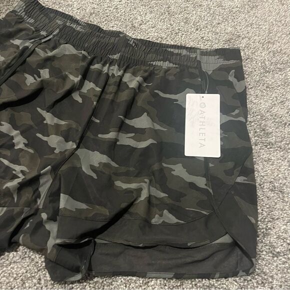 Athleta printed MESH RACER RUN SHORT 4” - Picture 5 of 10